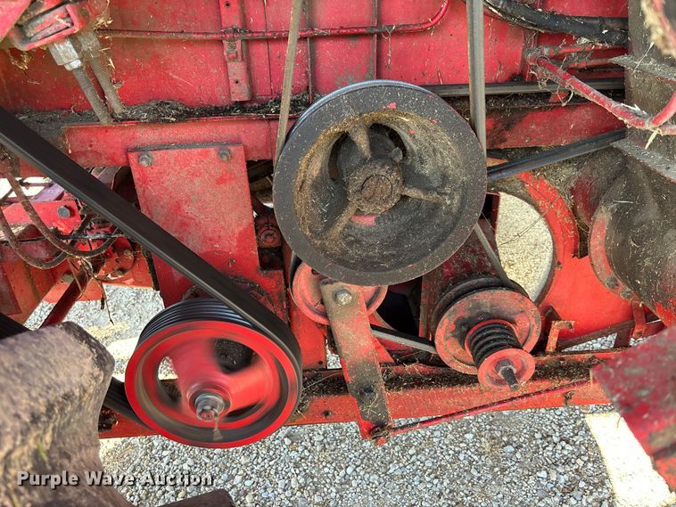 image for item FC1875 1983 Massey Ferguson 850 combine