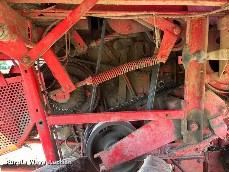 image for item FC1875 1983 Massey Ferguson 850 combine