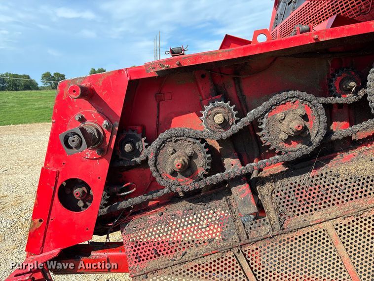 image for item FC1875 1983 Massey Ferguson 850 combine