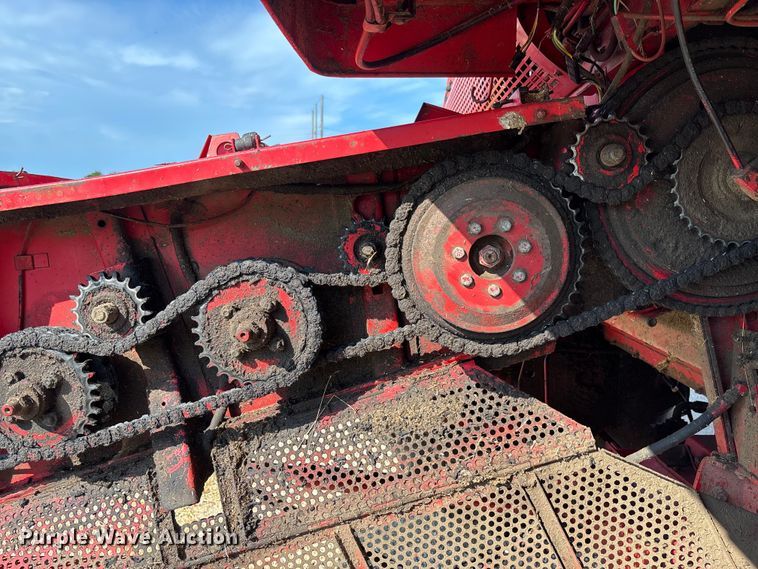 image for item FC1875 1983 Massey Ferguson 850 combine