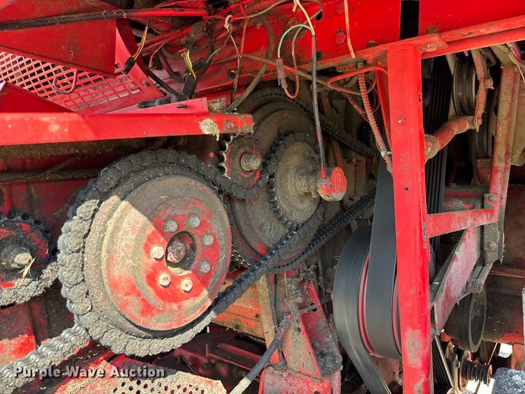 image for item FC1875 1983 Massey Ferguson 850 combine