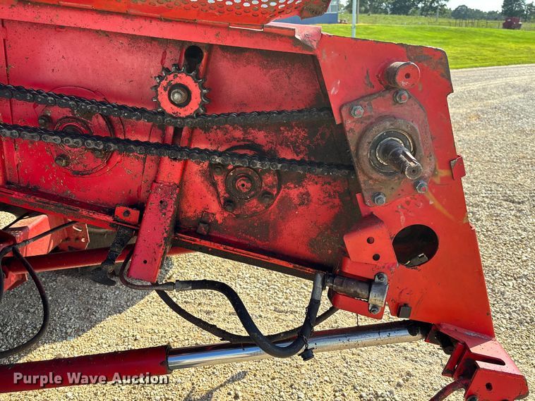 image for item FC1875 1983 Massey Ferguson 850 combine