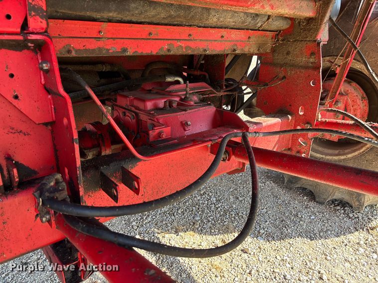 image for item FC1875 1983 Massey Ferguson 850 combine