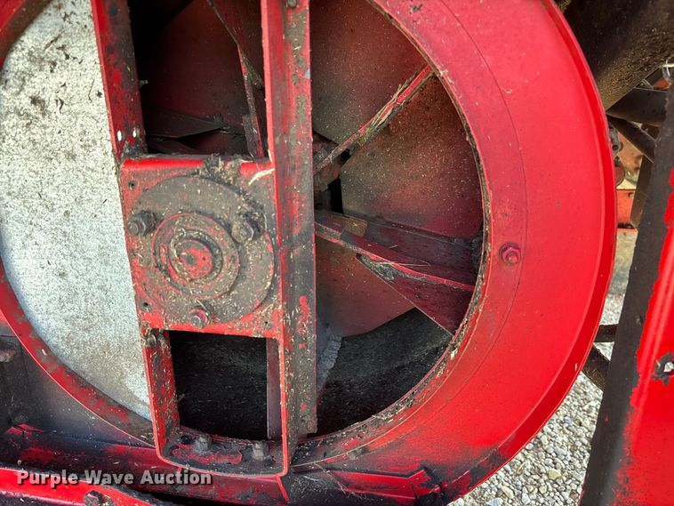 image for item FC1875 1983 Massey Ferguson 850 combine