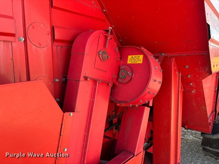 image for item FC1875 1983 Massey Ferguson 850 combine