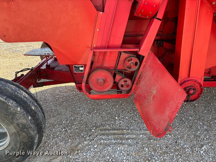 image for item FC1875 1983 Massey Ferguson 850 combine