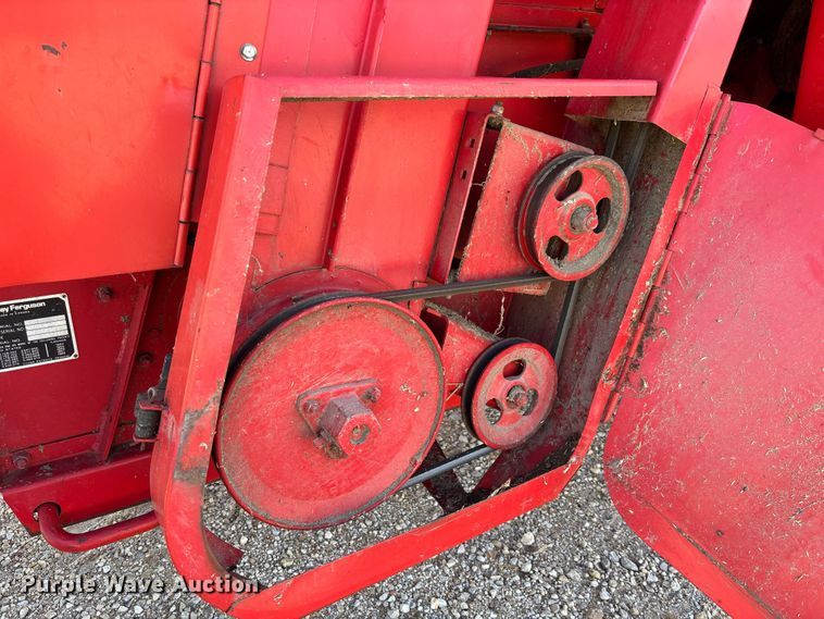 image for item FC1875 1983 Massey Ferguson 850 combine