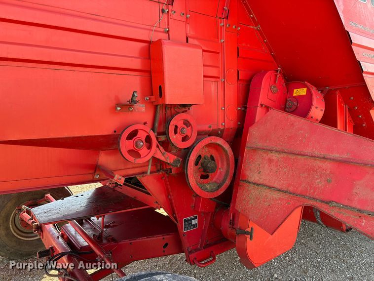 image for item FC1875 1983 Massey Ferguson 850 combine