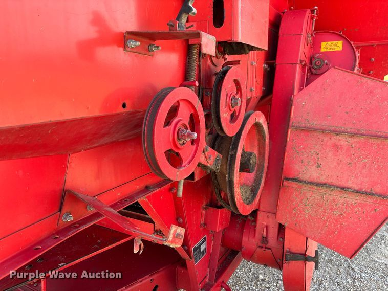 image for item FC1875 1983 Massey Ferguson 850 combine