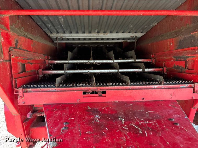 image for item FC1875 1983 Massey Ferguson 850 combine