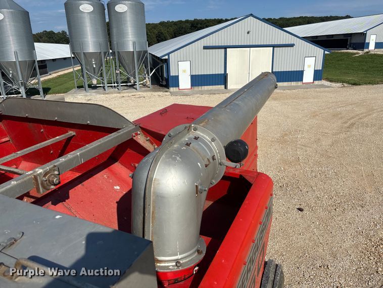 image for item FC1875 1983 Massey Ferguson 850 combine