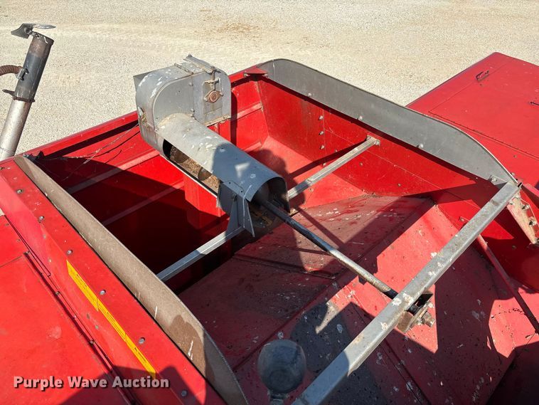 image for item FC1875 1983 Massey Ferguson 850 combine