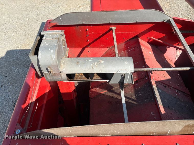 image for item FC1875 1983 Massey Ferguson 850 combine