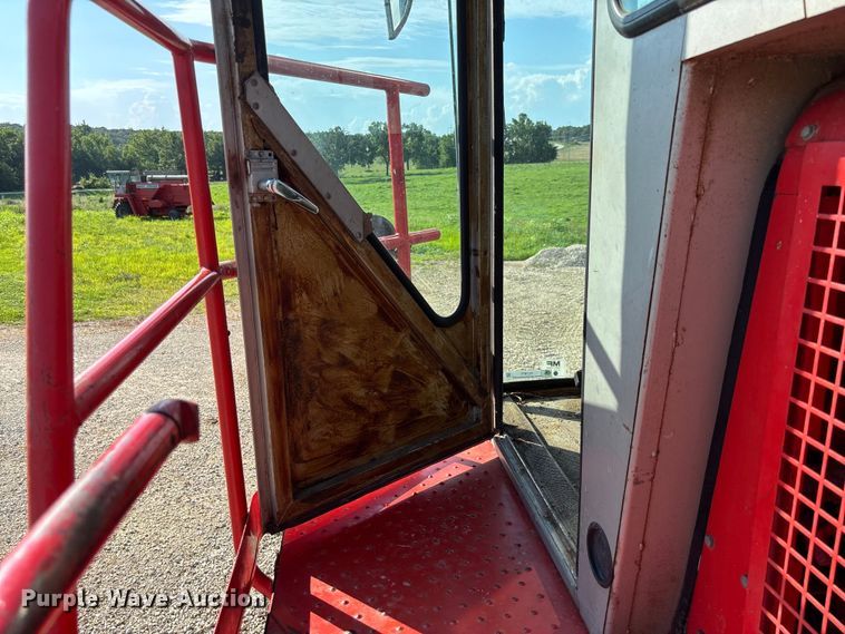 image for item FC1875 1983 Massey Ferguson 850 combine
