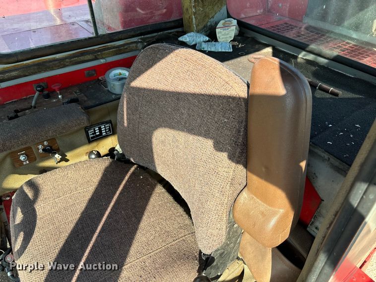 image for item FC1875 1983 Massey Ferguson 850 combine