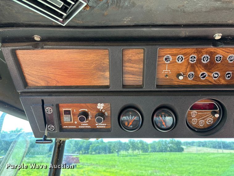 image for item FC1875 1983 Massey Ferguson 850 combine