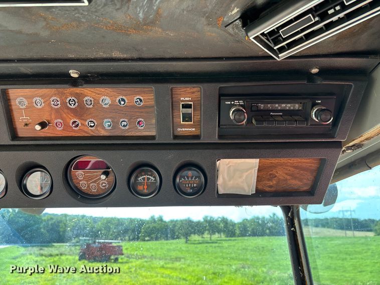 image for item FC1875 1983 Massey Ferguson 850 combine