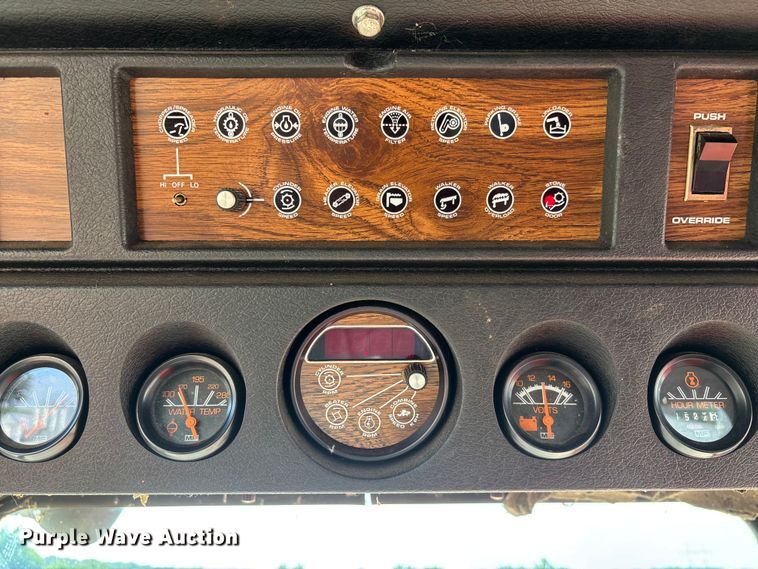 image for item FC1875 1983 Massey Ferguson 850 combine