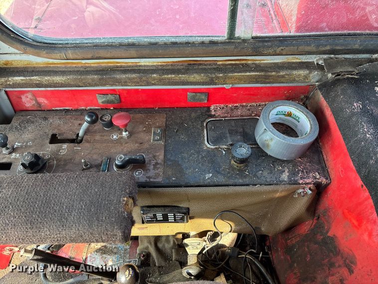 image for item FC1875 1983 Massey Ferguson 850 combine