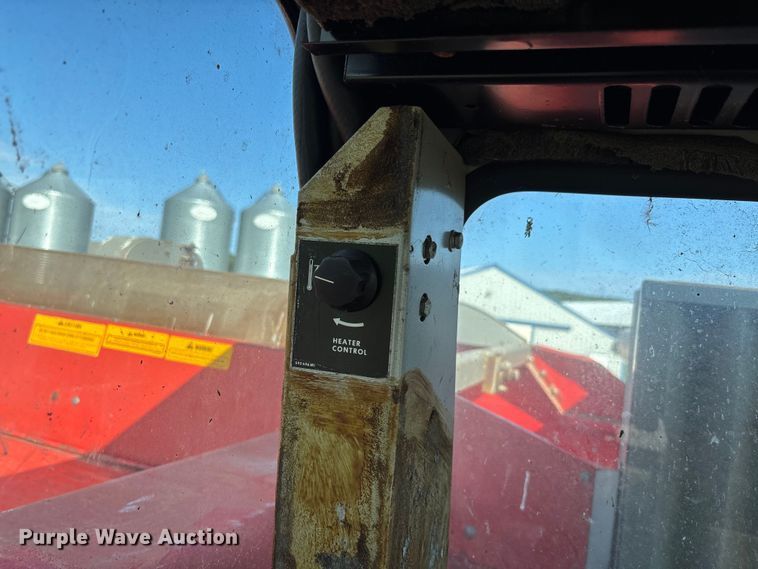 image for item FC1875 1983 Massey Ferguson 850 combine