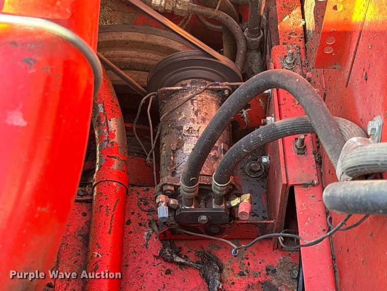 image for item FC1875 1983 Massey Ferguson 850 combine