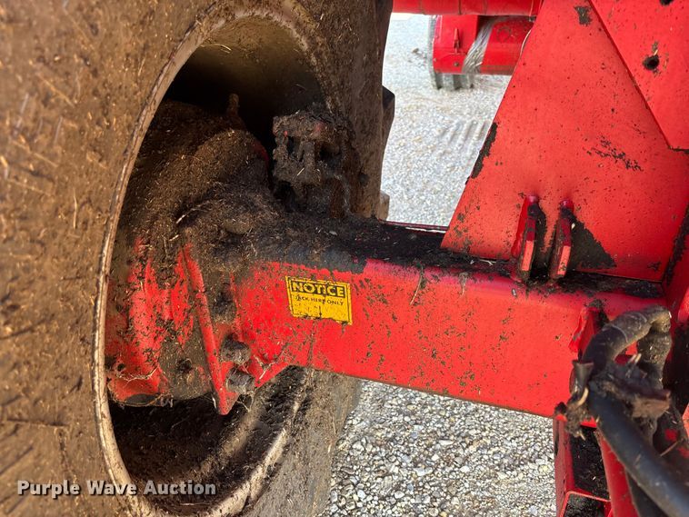 image for item FC1875 1983 Massey Ferguson 850 combine