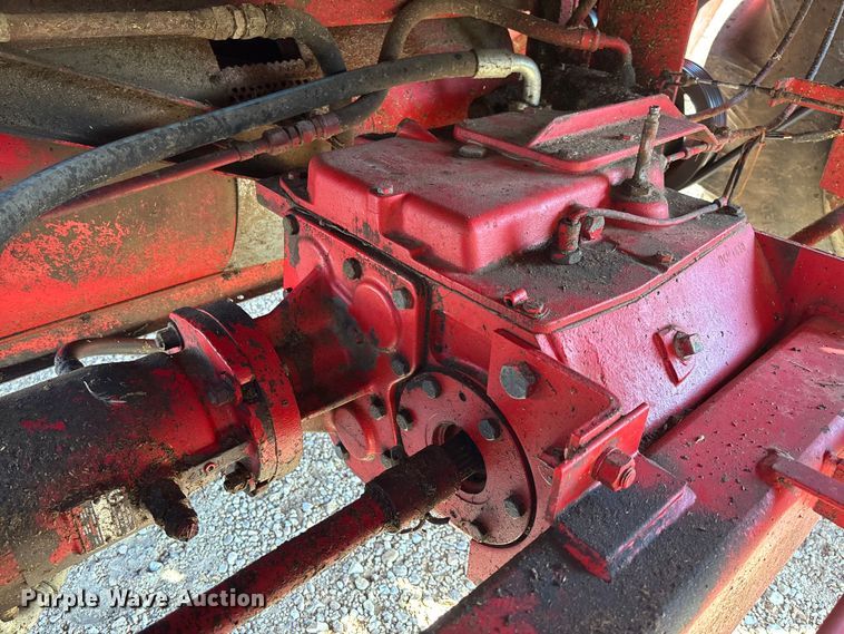 image for item FC1875 1983 Massey Ferguson 850 combine