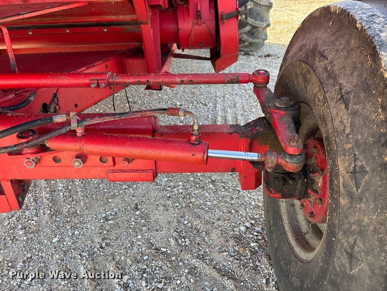 image for item FC1875 1983 Massey Ferguson 850 combine