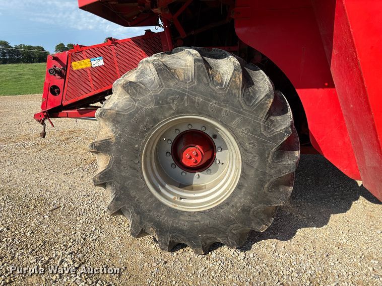 image for item FC1875 1983 Massey Ferguson 850 combine