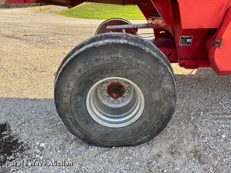 image for item FC1875 1983 Massey Ferguson 850 combine