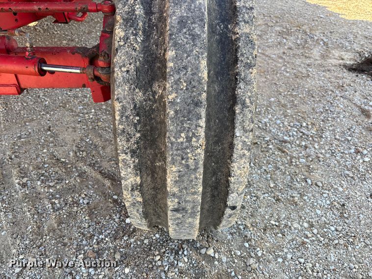 image for item FC1875 1983 Massey Ferguson 850 combine