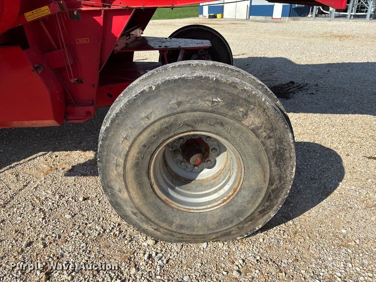 image for item FC1875 1983 Massey Ferguson 850 combine