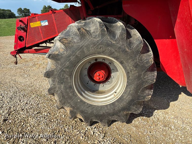 image for item FC1875 1983 Massey Ferguson 850 combine