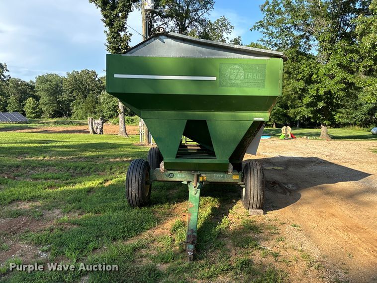 image for item FC1877 2007 Ez-Trail 3400 gravity wagon