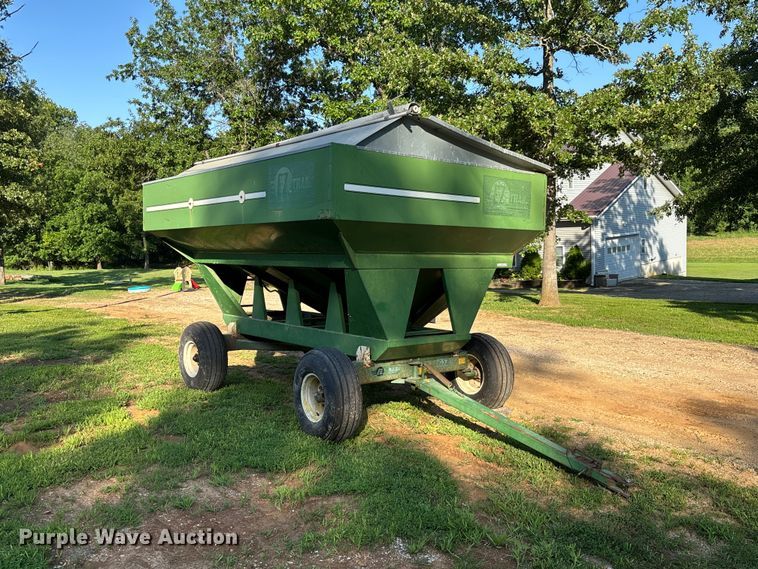 image for item FC1877 2007 Ez-Trail 3400 gravity wagon