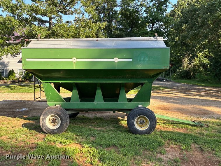 image for item FC1877 2007 Ez-Trail 3400 gravity wagon