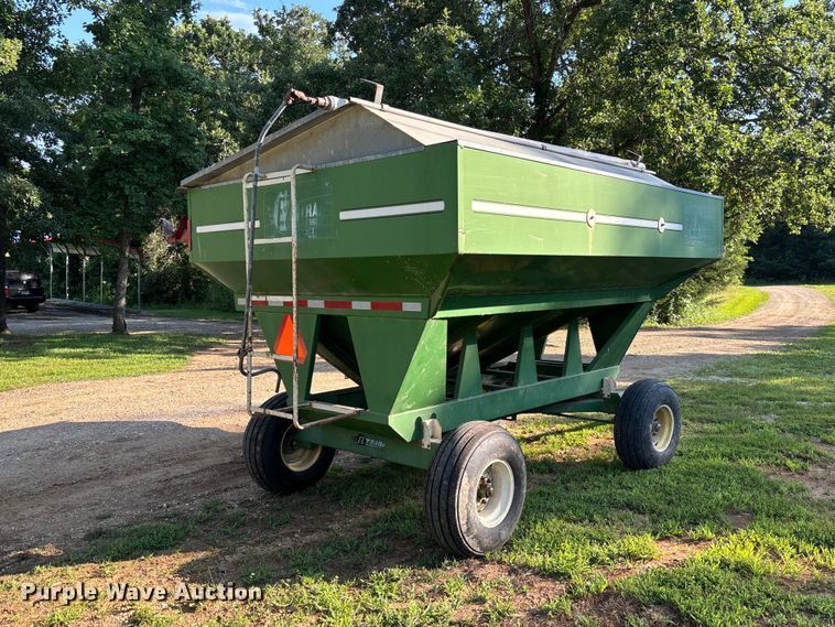 image for item FC1877 2007 Ez-Trail 3400 gravity wagon