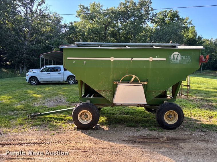 image for item FC1877 2007 Ez-Trail 3400 gravity wagon