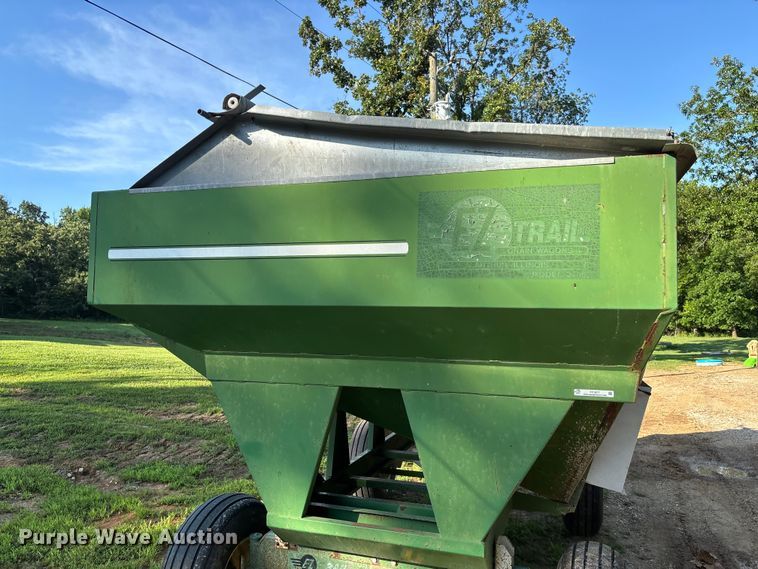 image for item FC1877 2007 Ez-Trail 3400 gravity wagon