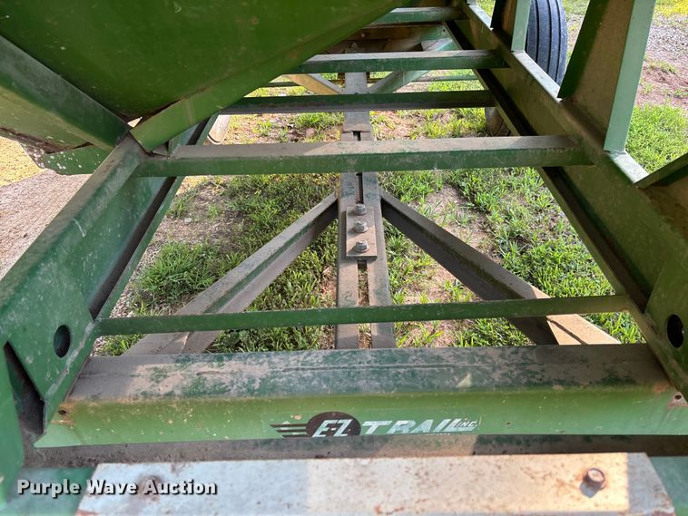 image for item FC1877 2007 Ez-Trail 3400 gravity wagon