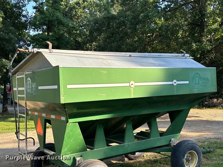 image for item FC1877 2007 Ez-Trail 3400 gravity wagon