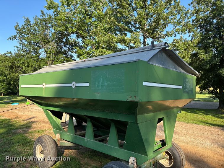 image for item FC1877 2007 Ez-Trail 3400 gravity wagon
