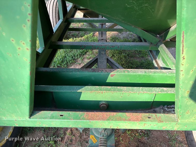 image for item FC1877 2007 Ez-Trail 3400 gravity wagon