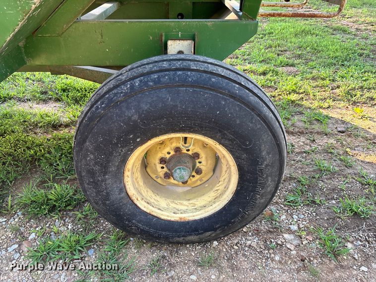image for item FC1877 2007 Ez-Trail 3400 gravity wagon