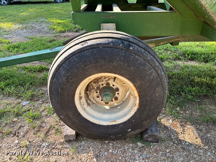 image for item FC1877 2007 Ez-Trail 3400 gravity wagon
