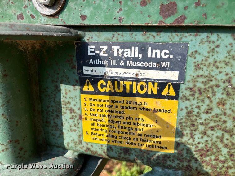 image for item FC1877 2007 Ez-Trail 3400 gravity wagon