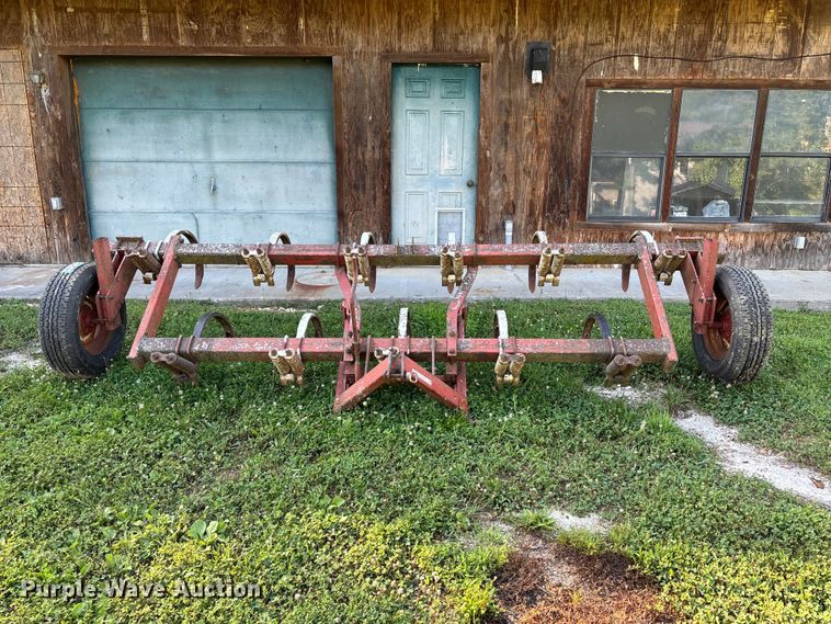 image for item FC1878 International Chisel plow