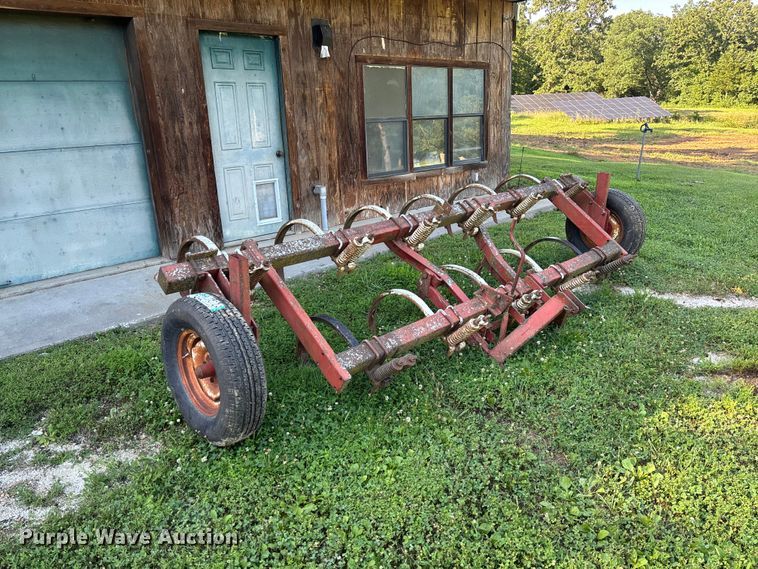 image for item FC1878 International Chisel plow