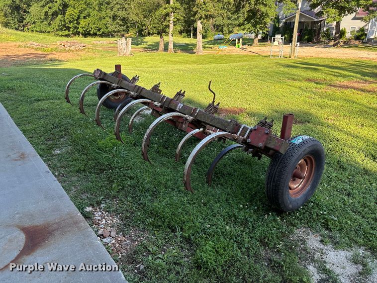 image for item FC1878 International Chisel plow