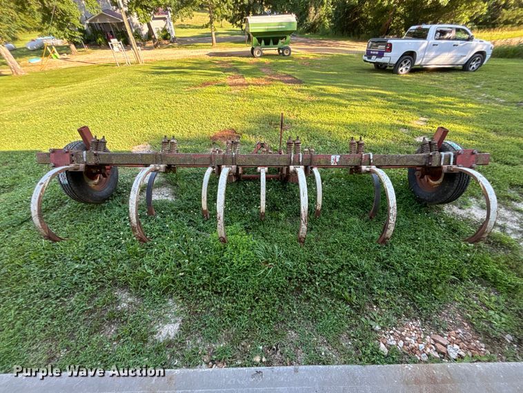 image for item FC1878 International Chisel plow